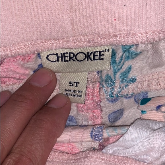 Cherokee pink shorts w/flower design - Picture 5 of 5